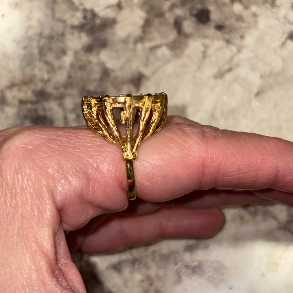 Gold Coin Ring - Picture 4 of 10